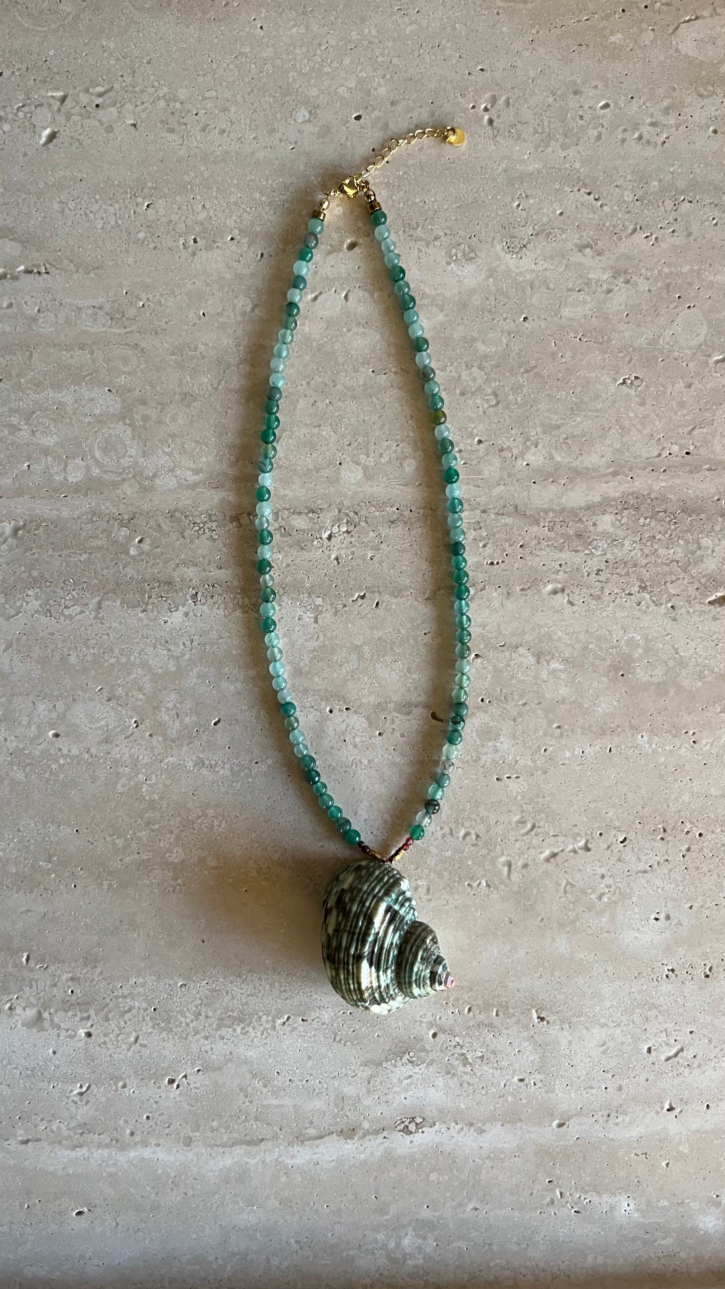 Shell necklace green