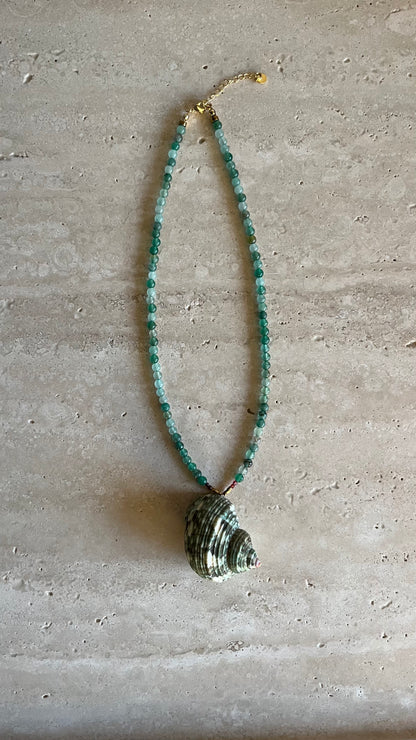 Shell necklace green