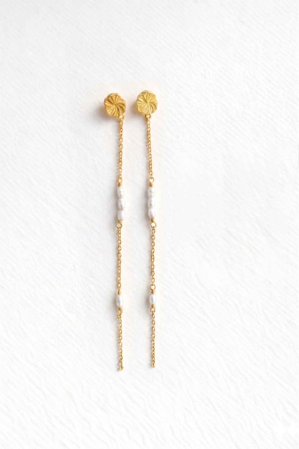Flower pearl earring