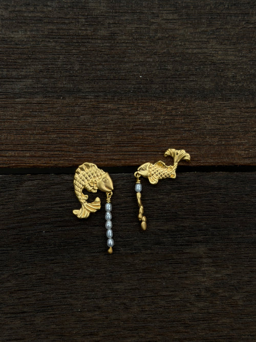 Duel fish earrings