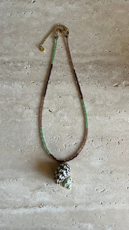 Shell necklace mixed colors