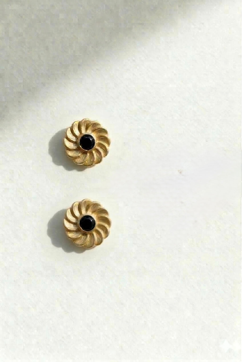 Flower stud earring