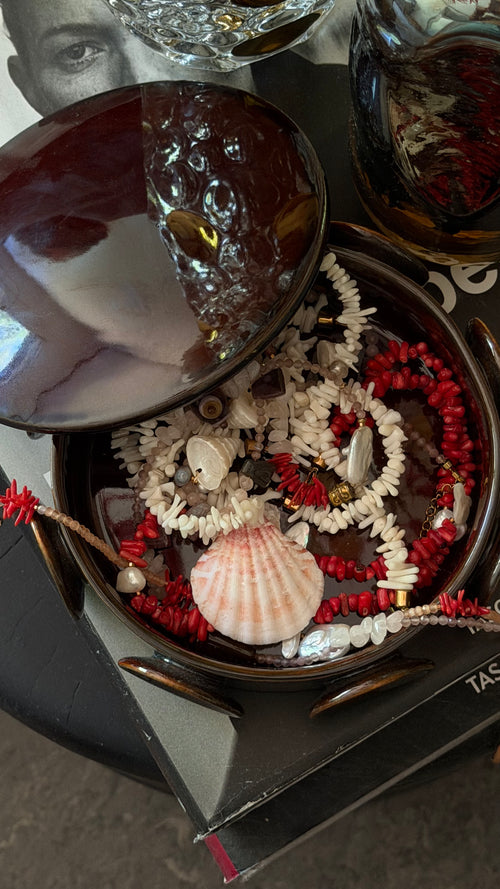 Coral pearl necklace white