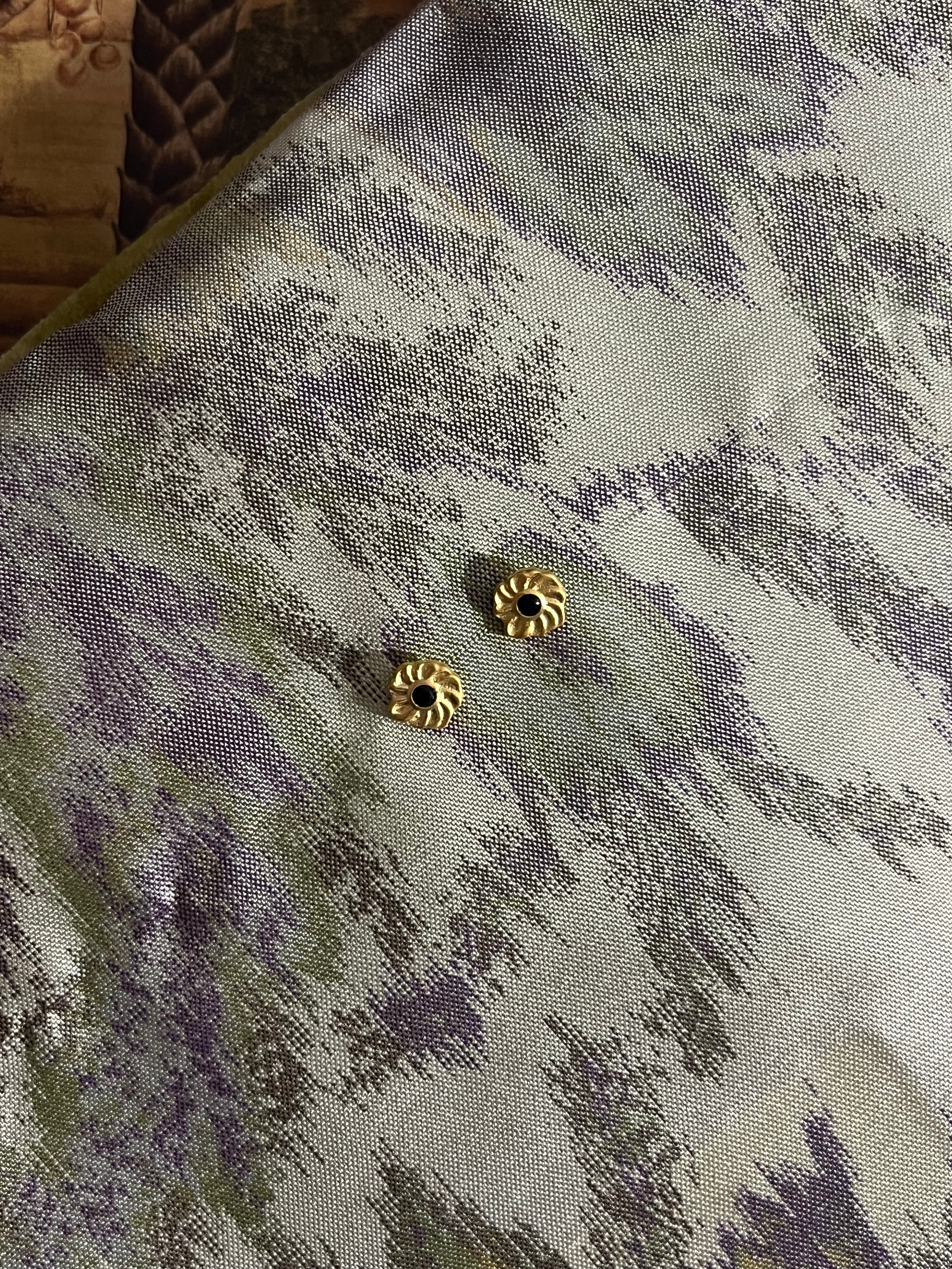 Flower stud earring