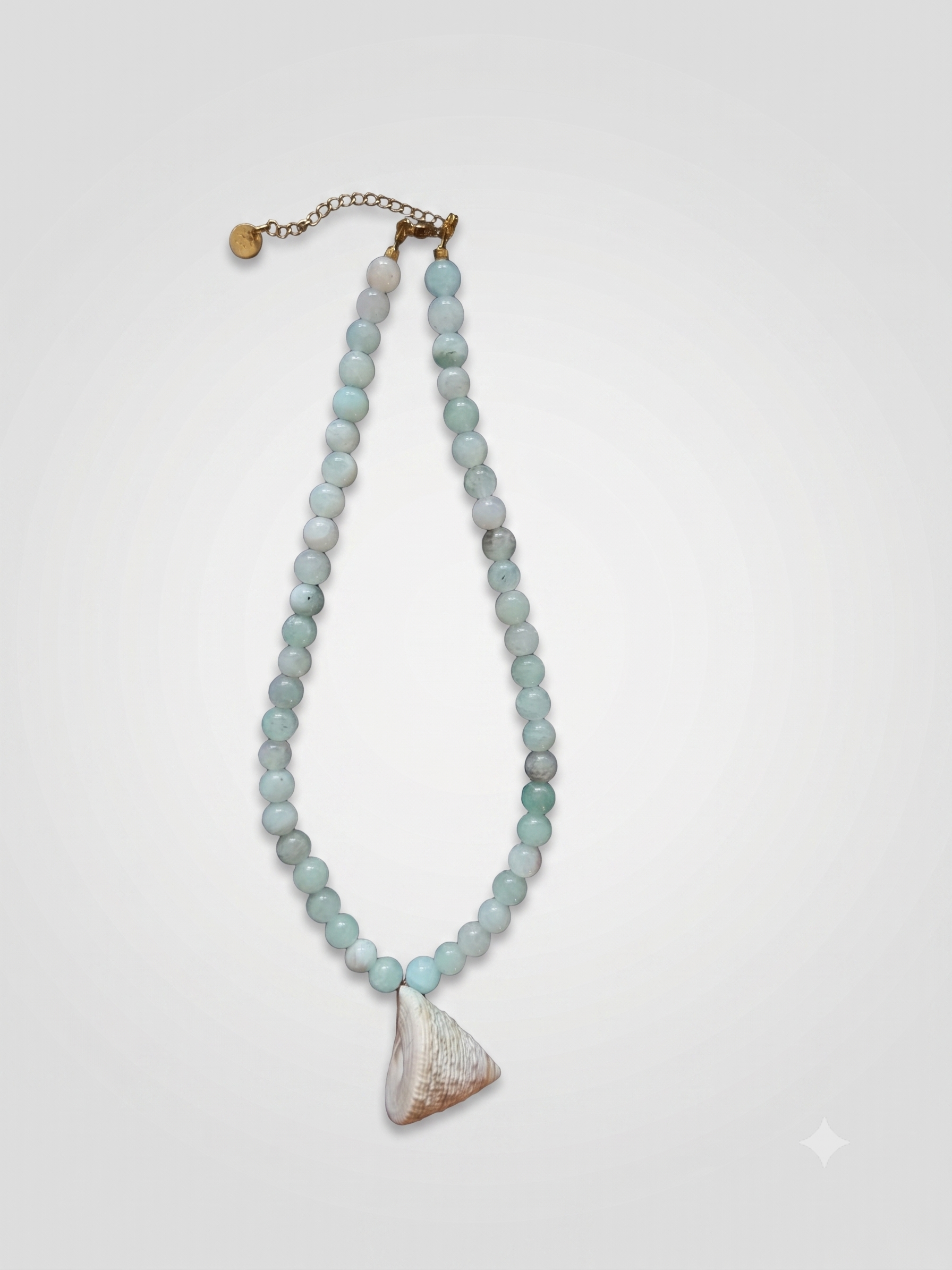 Island bloom necklace shell